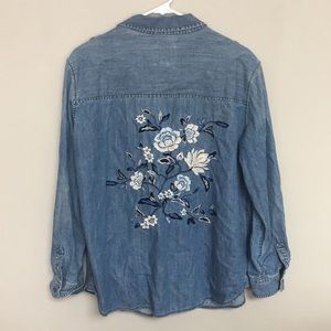 American Eagle embroidered denim button down!